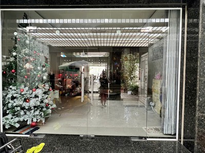 Bán nhà mt đg 25m xây đẹp gần chợ đầu mối hóc môn giá chỉ 43tr/m2 đất 1