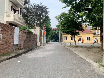 Cần bán 75m2, lưu không 25m, nhà 5 tầng tại tổ 5 Giang Biên. Đỗ ô tô trước cửa, view cực thoáng 4