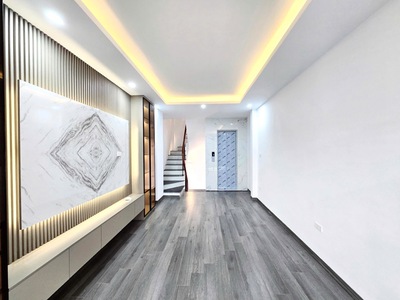 Tây Hồ- Lạc Long Quân-Gần chợ Bưởi- Nhà đẹp 6 tầng hiện đại- Thang máy xịn xò-8.6 tỷ 2