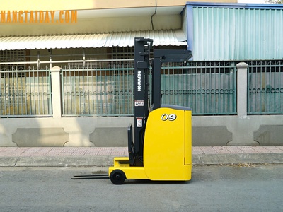 Bán xe nâng điện đứng 900kg khung 4m Nhật Bãi chất lượng 3