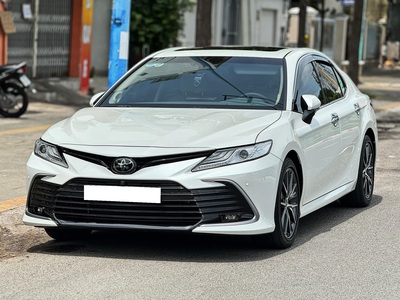 Bán xe Toyota Camry 2.5Q 2024, màu trắng. 3