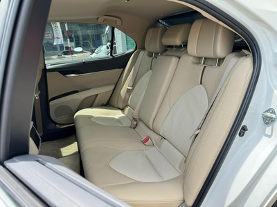 Bán xe Toyota Camry 2.5Q 2024, màu trắng. 8