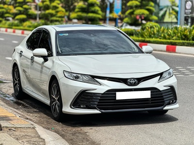 Bán xe Toyota Camry 2.5Q 2024, màu trắng. 4
