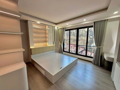 Tây Hồ  gần Ngoại Giao Đoàn  - 5 tầng - có thang máy, ngõ 3 gác   xe máy tránh 0