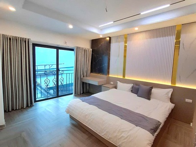 Tây Hồ  gần Ngoại Giao Đoàn  - 5 tầng - có thang máy, ngõ 3 gác   xe máy tránh 2