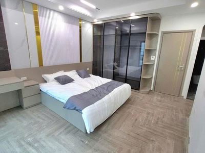 Tây Hồ  gần Ngoại Giao Đoàn  - 5 tầng - có thang máy, ngõ 3 gác   xe máy tránh 3