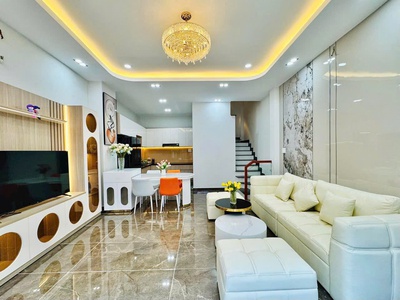 Nhà 1 trệt 2 lầu trung tâm Thủ Dầu Một Giá chỉ 2.1 tỷ, sổ hồng riêng 1