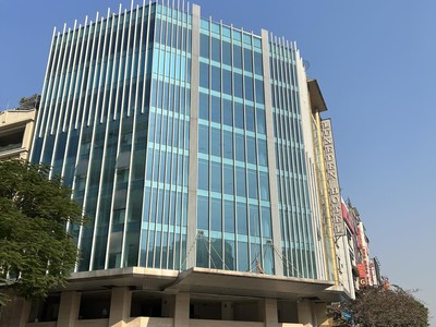 Tòa nhà 8 tầng dịch vọng mới đét, diện tích 200m2. lô góc 3 mặt thoáng - dòng tiền 3,6 tỷ/năm. 3