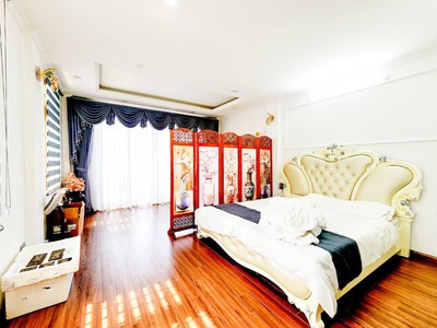 Nhà đẹp hoàng cầu, 7 tầng, thang máy, sổ vuông, ô tô đỗ cửa 2