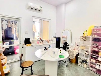 Tòa nhà 4 tầng kinh doanh đỉnh -mặt phố lý thường kiệt -giá chỉ 12,99 tỷ . 4