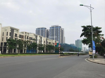 Đất kim cương mặt phố nguyễn văn huyên, dt 400m2, mặt tiền 8-15m, giá chưa đến 200 cây vàng 9999 4