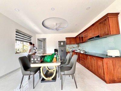 Nhà góc 2 mặt tiền   4 tầng   đường số 8 linh trung   sân ô tô   gần công viên   sổ riêng 0