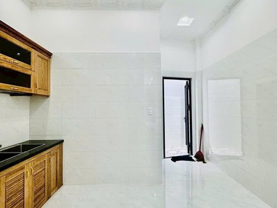 Gấp gấp nhà mới 100 nguyễn bỉnh khiêm, gv- 4 tầng btct-tm- sổ vuông - hẻm xe tải đỗ cửa 3