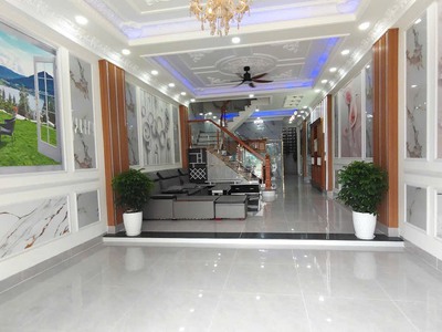 Kẹt tiền ngân hàng nên cần bán gấp nhà phố 1 trệt 2 lầu 4