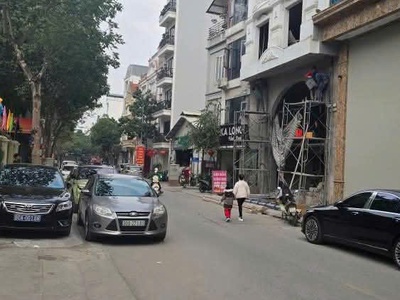 Cho thuê nhà làm văn phòng   tòa nhà mới xây, vị trí đắc địa tại tây hồ 0