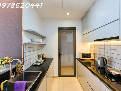 Cho thuê căn hộ chung cư cao cấp the tresor bến vân đồn quận 4, tầng cao có ban công 2