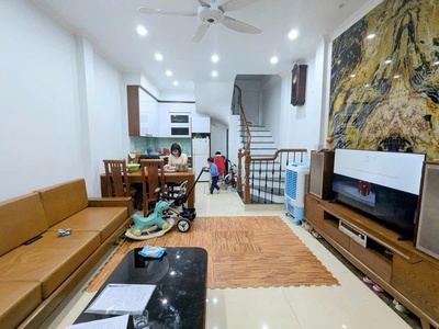 Bán nhà quan nhân - gia đình tự xây 33m - 3 pngủ 6.35 tỷ - ngõ ba gác 40m ra phố 0