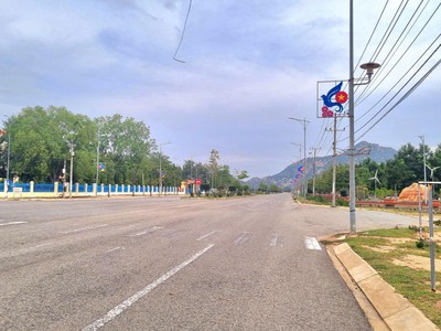 Bán lô đất đẹp   mặt tiền đường 40m   giá cực tốt chỉ 965 triệu    diện tích: 150m   6m x 25m 1