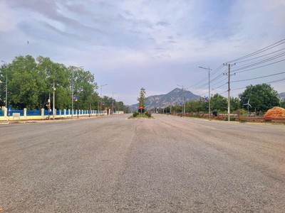 Bán lô đất đẹp   mặt tiền đường 40m   giá cực tốt chỉ 965 triệu    diện tích: 150m   6m x 25m 2