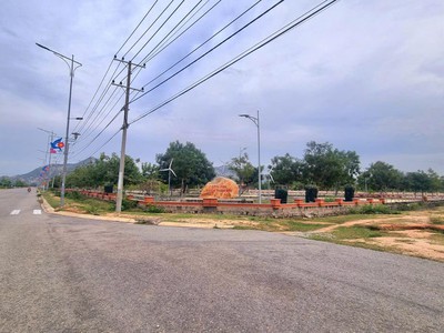 Bán lô đất đẹp   mặt tiền đường 40m   giá cực tốt chỉ 965 triệu    diện tích: 150m   6m x 25m 3