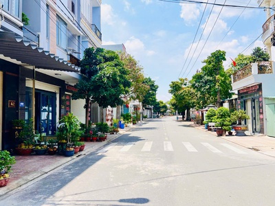 Bán Gấp Nhà Phố Cao Cấp KDC Lê Phong Dĩ An Giá Siêu Tốt 0