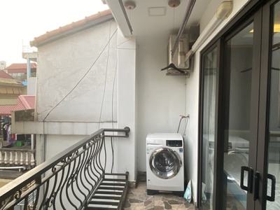 Cho thuê căn hộ dịch vụ View Hồ Tây ở Phố Trích Sài. Gần Trung tâm thương mại Lotte Tây Hồ. Chỉ 6tr 5