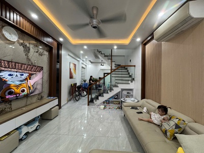 Bán nhà 40mx 4 tầng Đường Khúc Hạo. Oto đỗ cửa 2