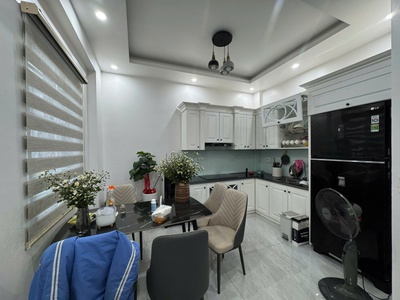 Bán nhà 40mx 4 tầng Đường Khúc Hạo. Oto đỗ cửa 4