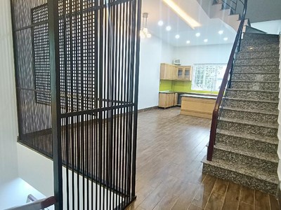 Hiếm   Lạc Long Quân- Ô tô- 5 tầng- 50m sổ vuông mặt tiền 4.5m- 9 tỷ 2