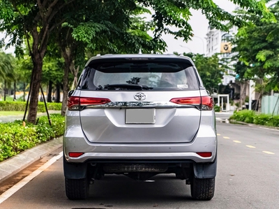 Bán xe Toyota Fortuner 2.4L 4x2 AT 2023, màu bạc. 1