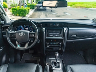 Bán xe Toyota Fortuner 2.4L 4x2 AT 2023, màu bạc. 6