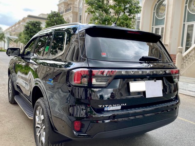 Bán xe Ford Everest Titanium 2.0L 4x4 AT 2023, màu đen. 4
