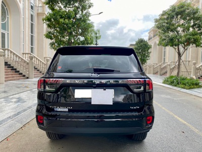 Bán xe Ford Everest Titanium 2.0L 4x4 AT 2023, màu đen. 5