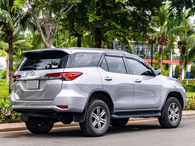 Bán xe Toyota Fortuner 2.4L 4x2 AT 2023, màu bạc. 4