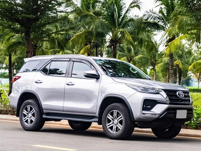 Bán xe Toyota Fortuner 2.4L 4x2 AT 2023, màu bạc. 5
