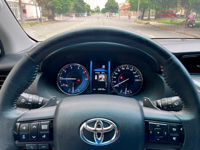 Bán xe Toyota Fortuner 2.4L 4x2 AT 2023, màu bạc. 9