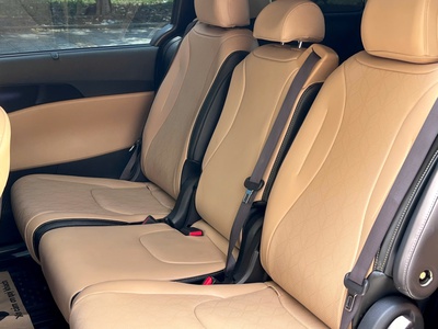Bán xe Kia Carnival 2.2D Premium 8s 2023, màu xanh. 14