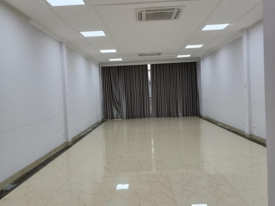 Cho thuê nhà ngõ 6 phố Trần Quốc Hoàn, Dt 50m2 x 7 Tầng xây thông có Thang Máy, 4