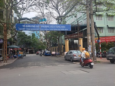 Cho thuê nhà ngõ 6 phố Trần Quốc Hoàn, Dt 50m2 x 7 Tầng xây thông có Thang Máy, 0