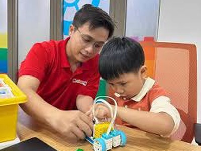 Khám Phá Thế Giới Robot Qua Chương Trình STEM Dành Cho Học Sinh Tiểu Học 1