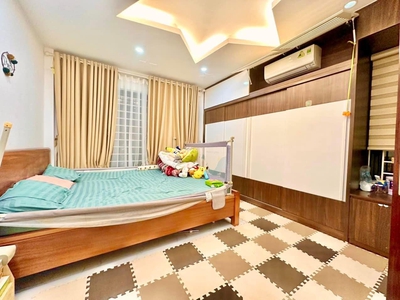 Tôi cần bán nhà ngõ 79, phố 8/3,lô góc, ngõ thông, 32.1m2, 5tầng, mt4.1m giá 6.2 tỷ 2