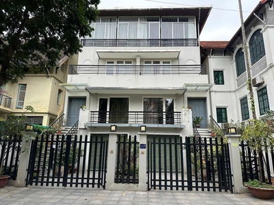 Siêu phẩm biệt thự vip cho giới nhà giàu - 4 mặt thoáng - vỉa hè đá bóng - an ninh cực tốt - thoáng 4