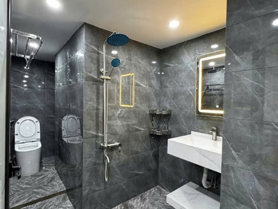 Bán căn hộ tập thể 8/3 diện tích 52m, tầng 2, sổ đỏ chính chủ, ô tô đỗ chân cầu thang. 4