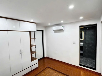 Bán căn hộ tập thể 8/3 diện tích 52m, tầng 2, sổ đỏ chính chủ, ô tô đỗ chân cầu thang. 2
