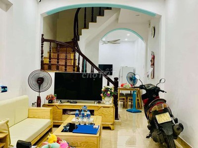 Cho thuê nhà nguyên căn 4 tầng tại ngõ 25 phố bằng liệt, hoàng mai, diện tích sd 136m, 4 phòng ngủ 0