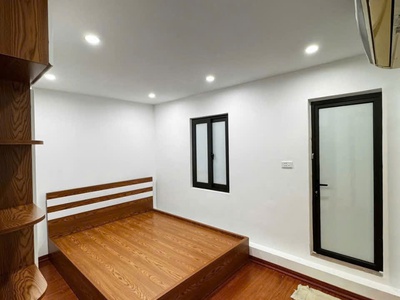 Bán căn hộ tập thể 8/3 diện tích 52m, tầng 2, sổ đỏ chính chủ, ô tô đỗ chân cầu thang. 3