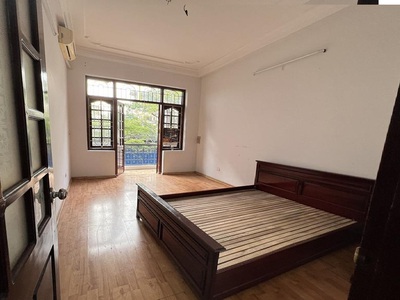 Cho thuê nhà ngõ 2 phố Hoàng Sâm, Diện tích 45m2 x 5 tầng đường rộng để ô tô, xe máy 5
