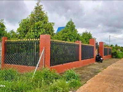 Cả nhà em sang mỹ định cư nên cần bán gấp vườn sầu riêng hiện có 300 cây và nhà trên đất đã có điện 1