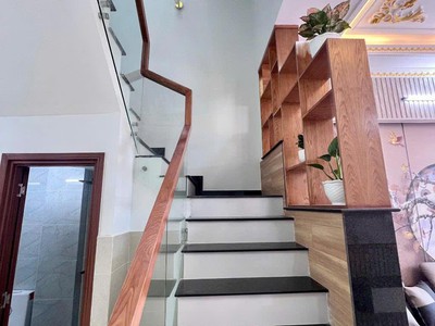 Siêu phẩm nhà 3 lầu sang - xịn - mịn thiết kế hiện đại, cách đường lò lu chỉ 50m. 3