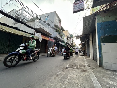 Chính chủ bán căn mặt tiền đoàn văn bơ- đang kinh doanh- giao thương ra xóm chiếu và nguyễn tất 3